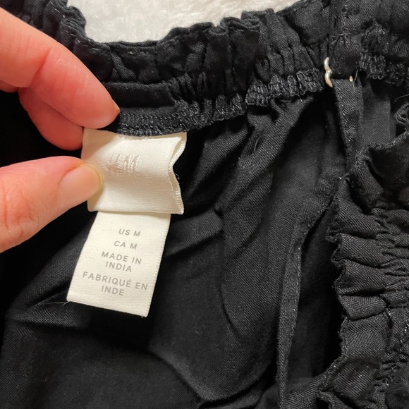 Black flounce hem skinny strap short dress - Picture 2 of 3